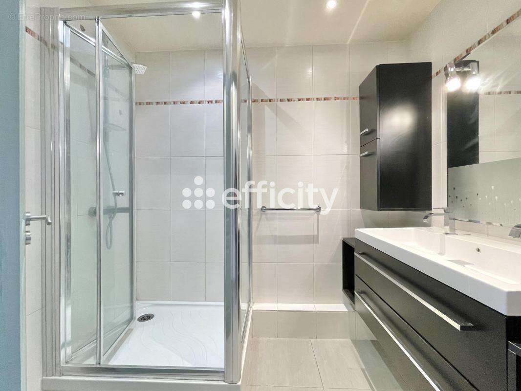 Appartement à SAULX-LES-CHARTREUX