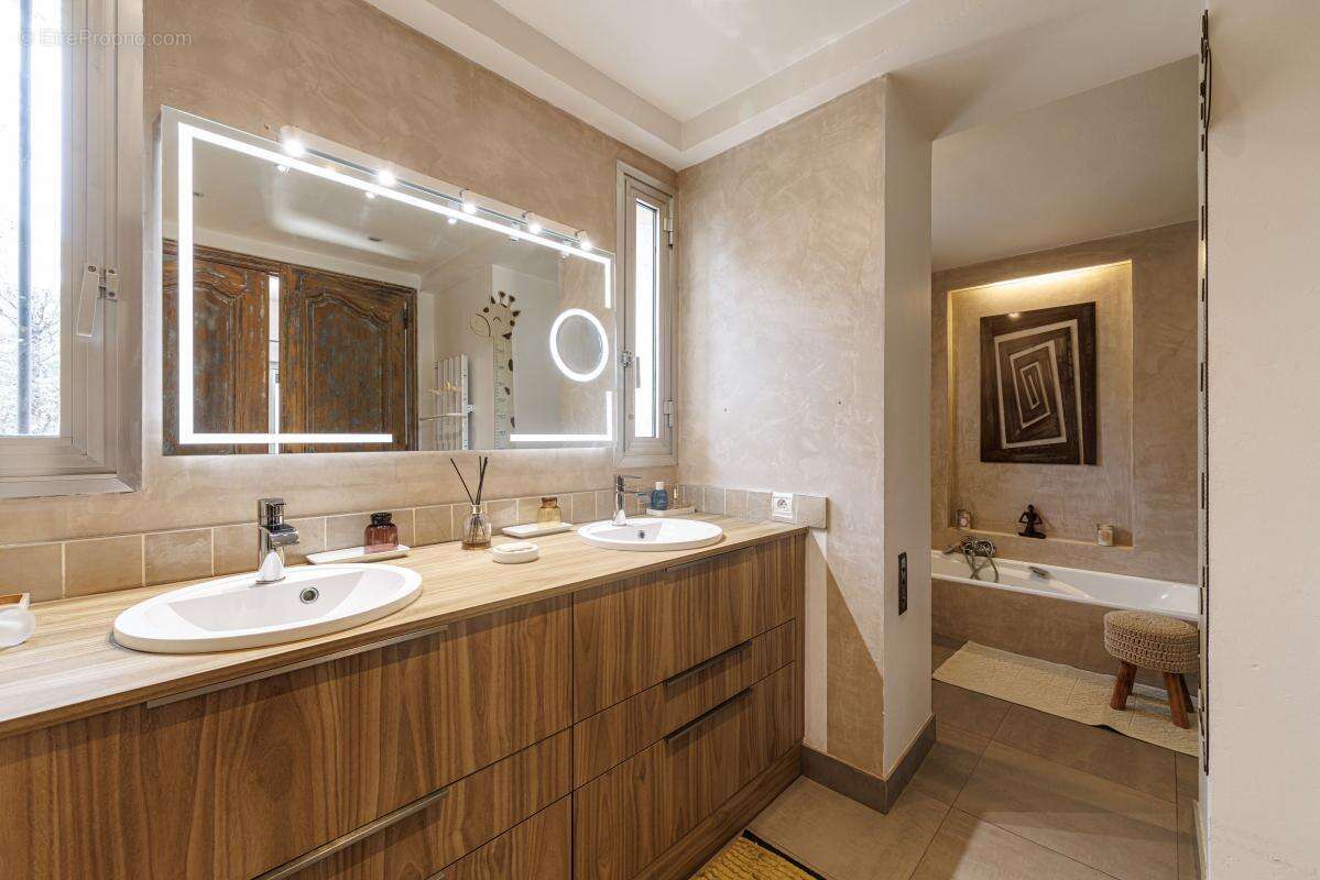 Maison à PUGET-SUR-ARGENS