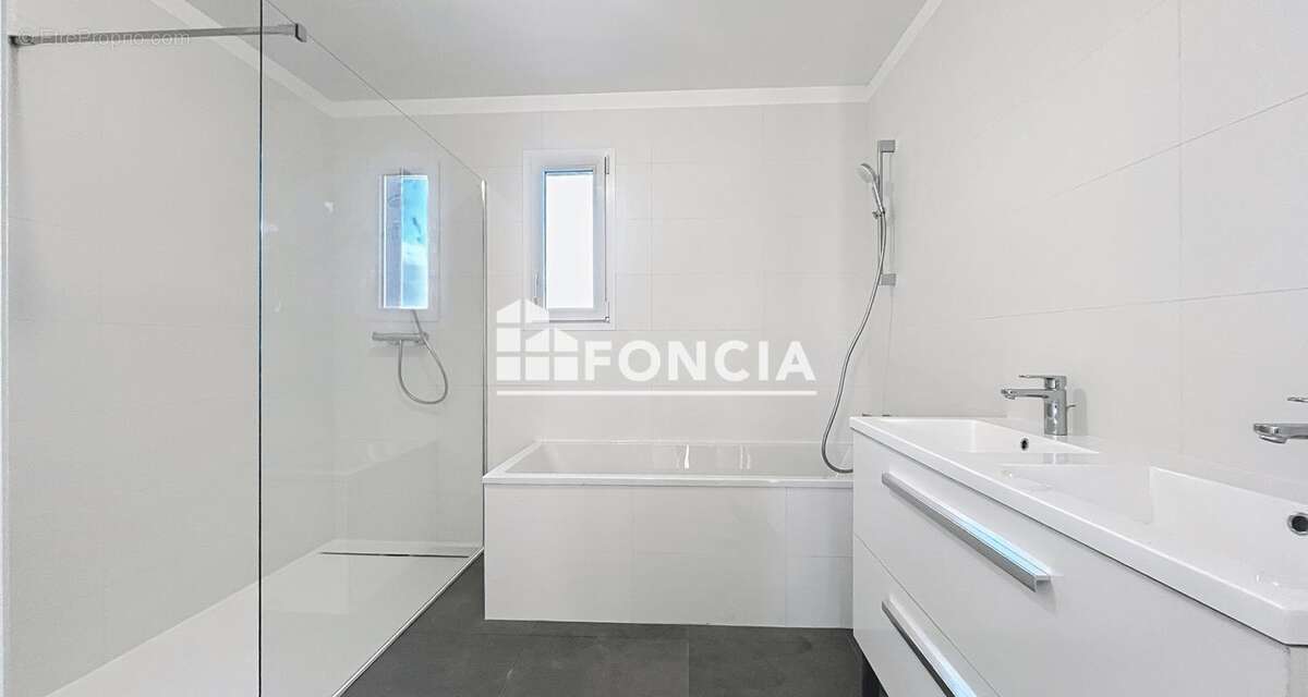 Maison à FONTAINE-ETOUPEFOUR