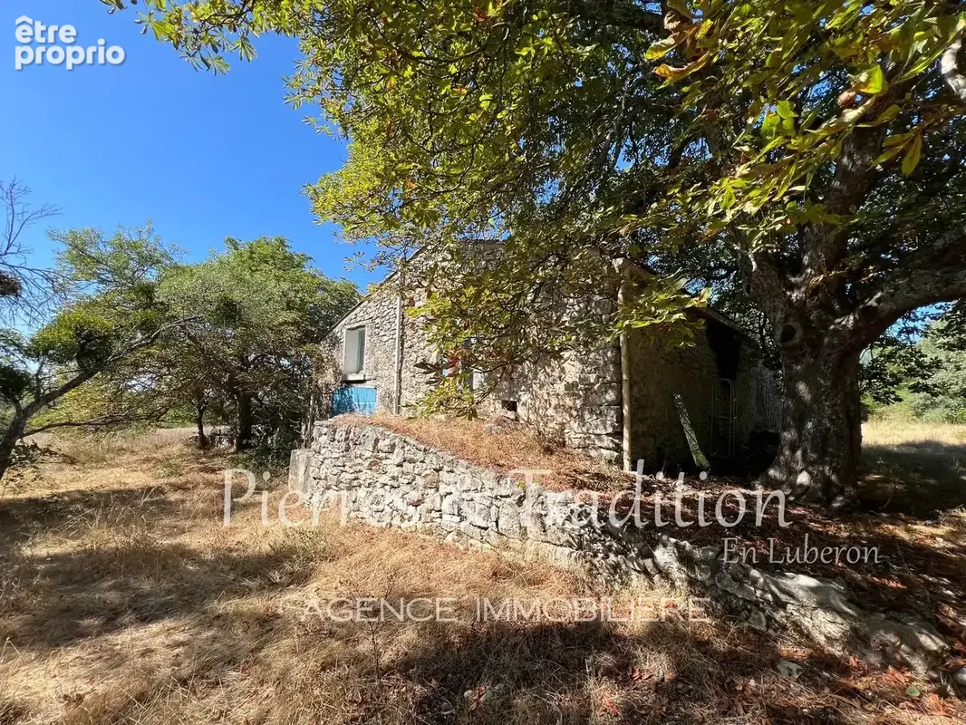 Reillanne, ancienne ferme à rénover avec dépendances sur 17HA - photo 6