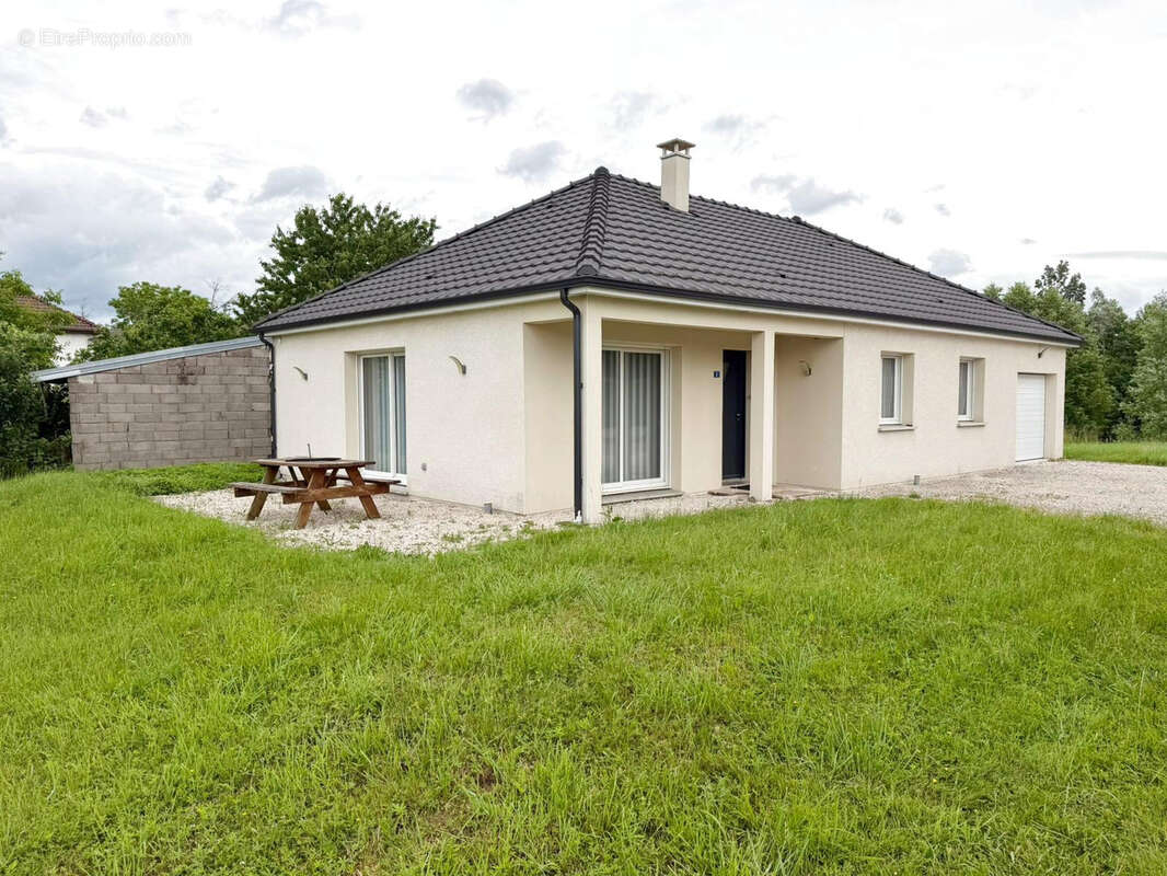 Vente jolie maison plain-pied de 2019  sur 3752 m2 de terrain dont un étang LURE - photo 3