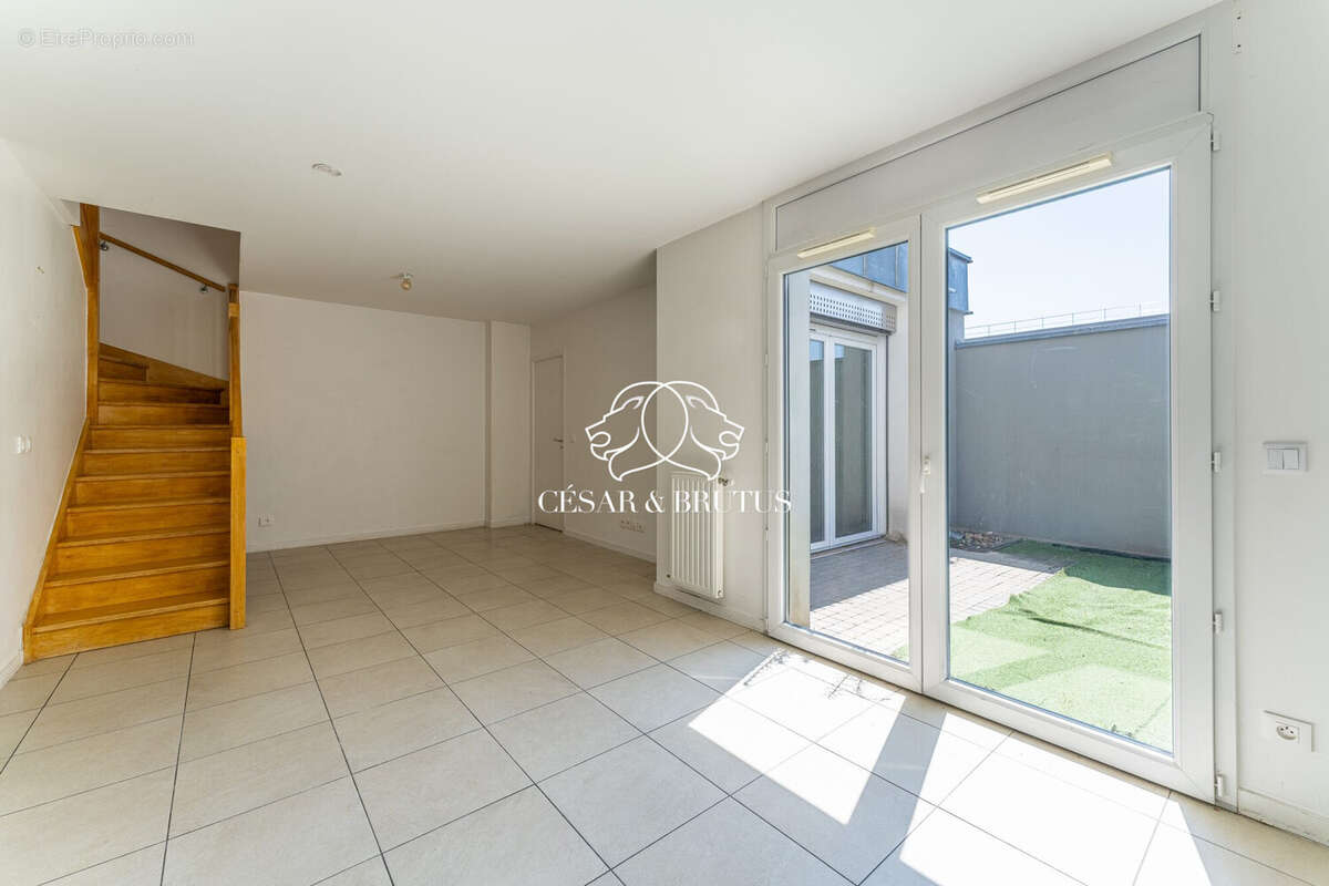 Appartement 78 m² à Villeurbanne  - photo 2