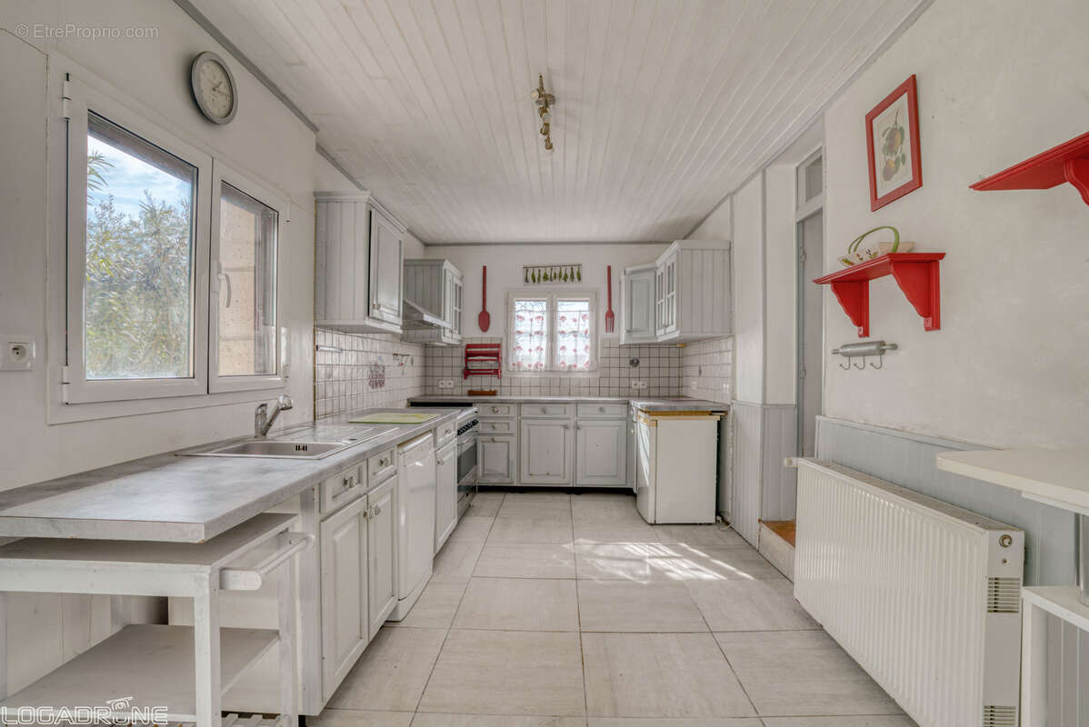 Ensemble avec deux habitations avec hangar sur un terrain de plus de 5 hectares - photo 20