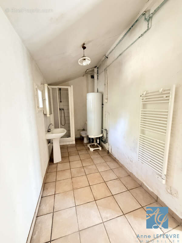 Centre à pied de cette maison de 5 pièces avec garage et jardin - photo 11