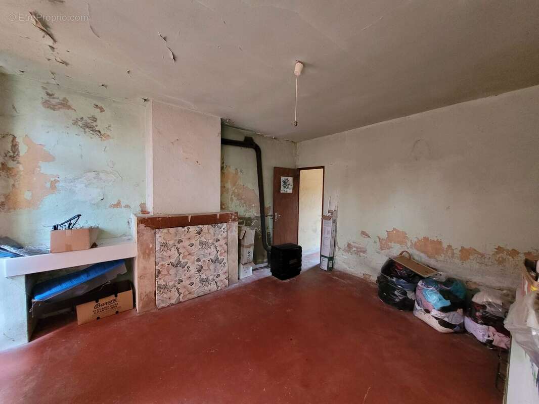 Parking à MOUTIERS-AU-PERCHE