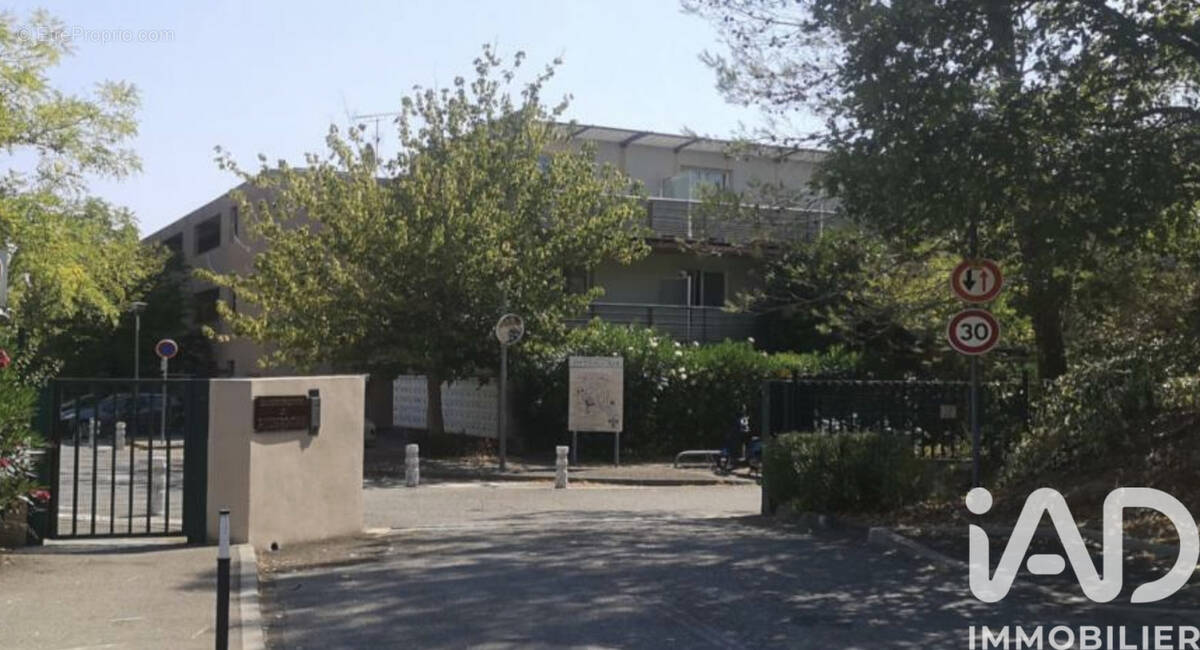 Photo 1 - Parking à VALBONNE