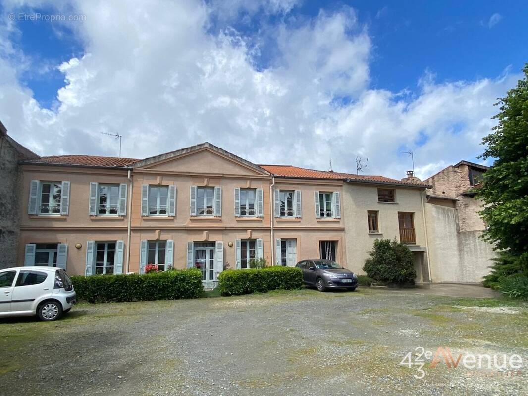 Appartement à SAINT-JUST-SAINT-RAMBERT