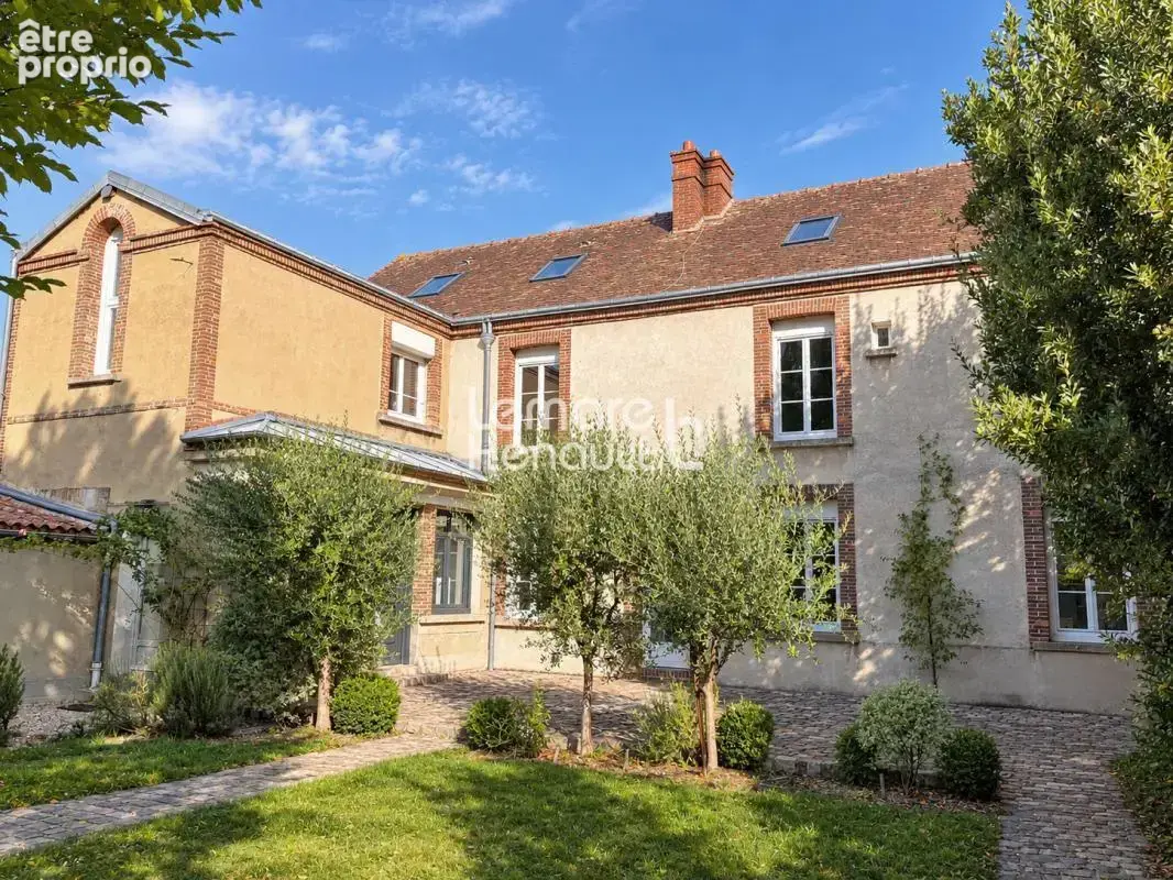 Grande maison de ville de 200 m², 3 garages - photo 1