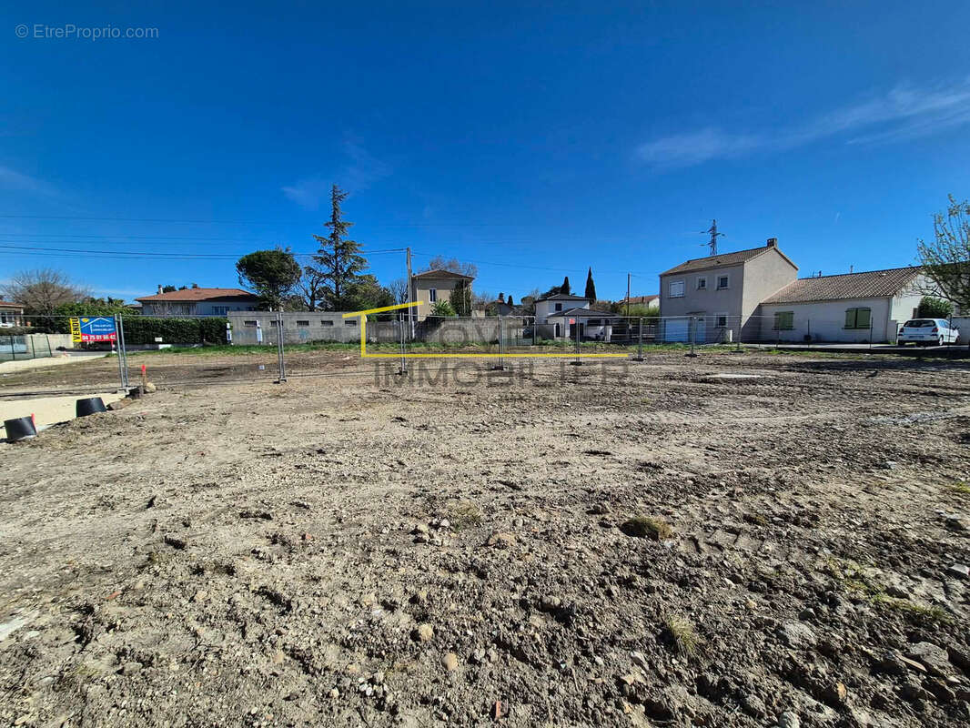 Terrain à MONTELIMAR