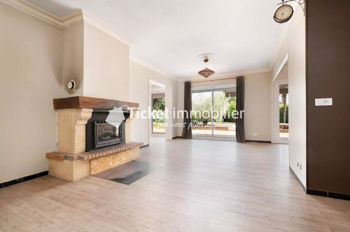 Maison t5 de 160m2, annexe t3 de 60m2, terrain de 3533m2, piscine au sel, climatisation etc ... - photo 9