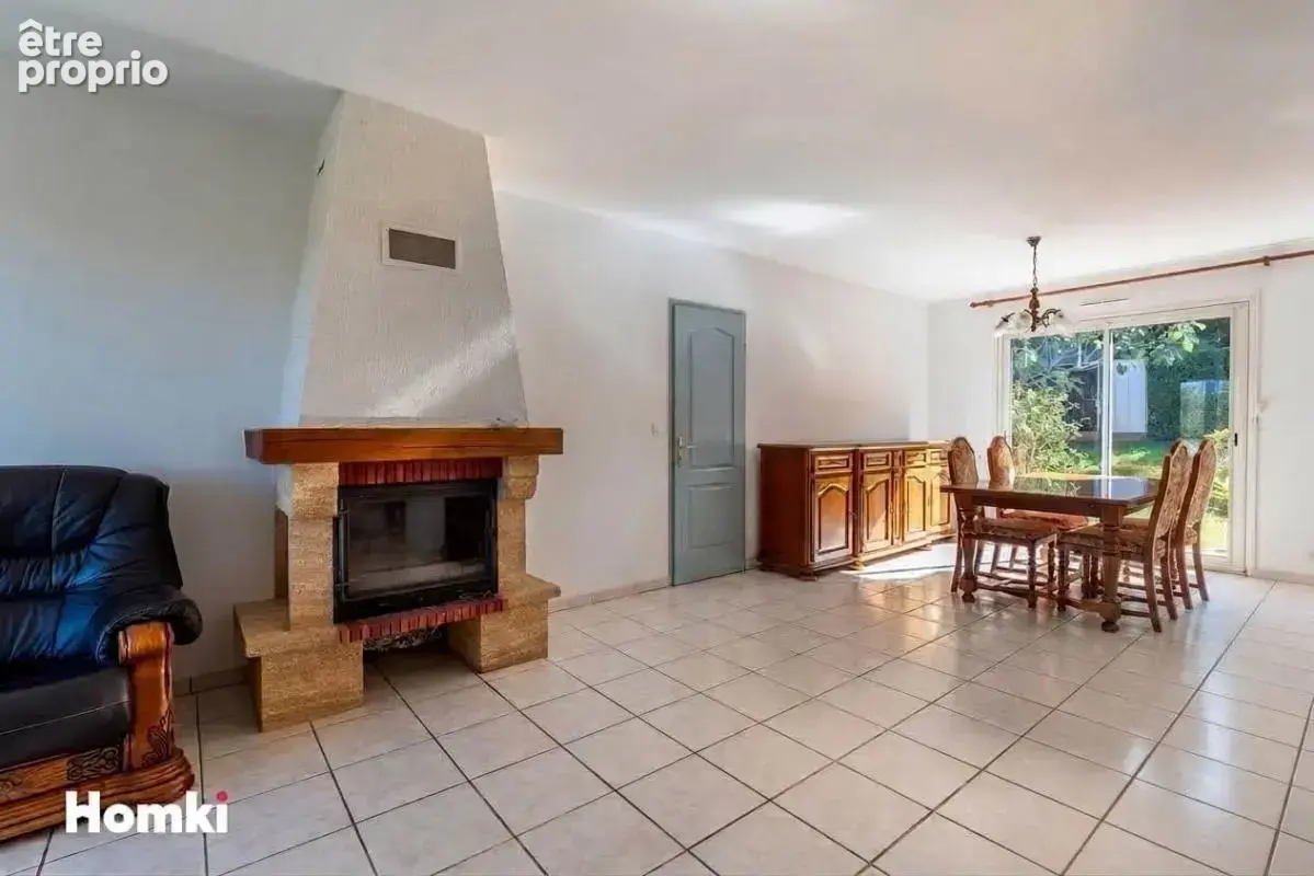 Maison/Villa T4 de 86 m² à Saint-Gilles 30800 - photo 4