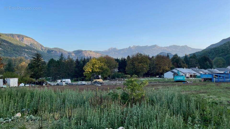 Terrain à SAINT-ETIENNE-LE-LAUS