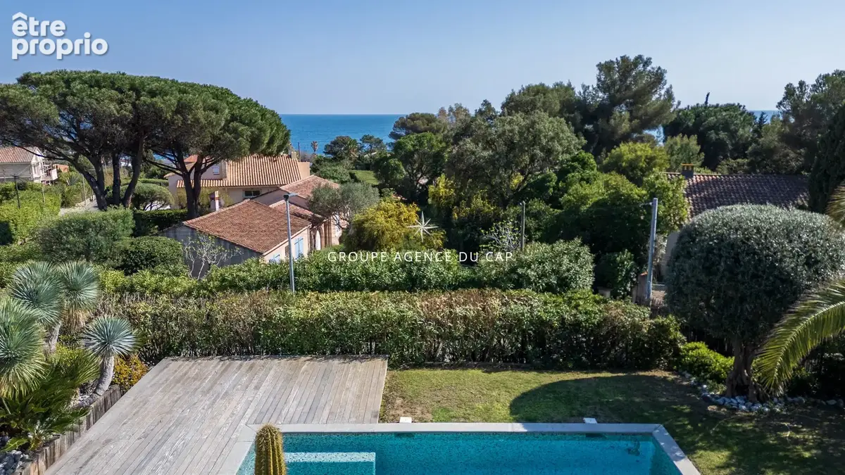 Villa avec vue mer piscine cave a vin 50 metres de la mer, aux issambres - photo 2