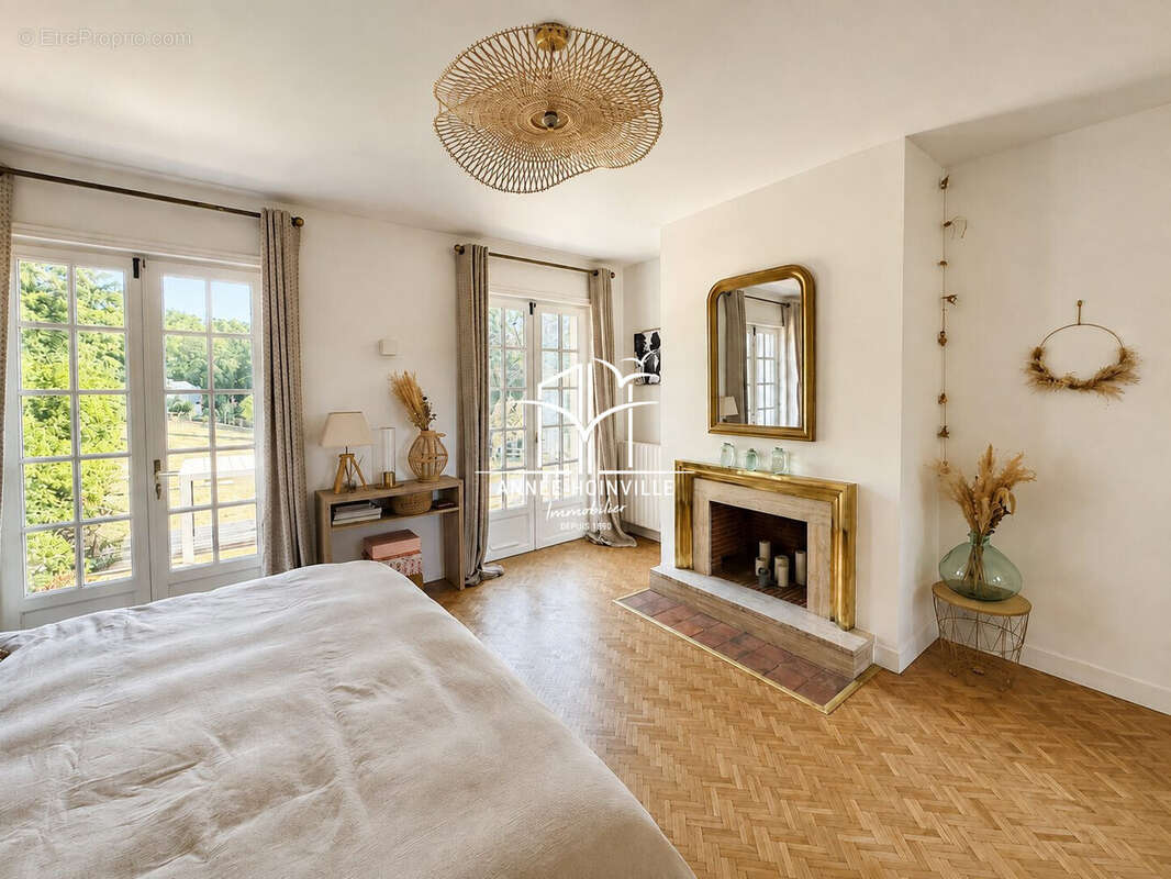 Maison 6 pièces 239 m² à vendre à Quetteville (14130) - photo 8