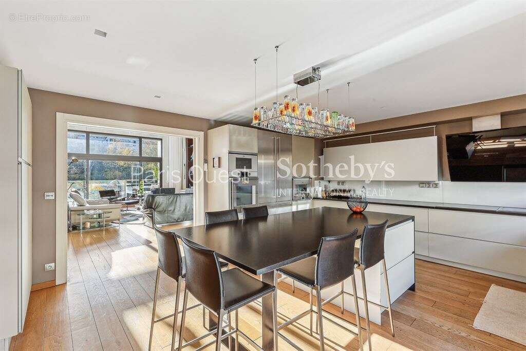 Maison à NEUILLY-SUR-SEINE