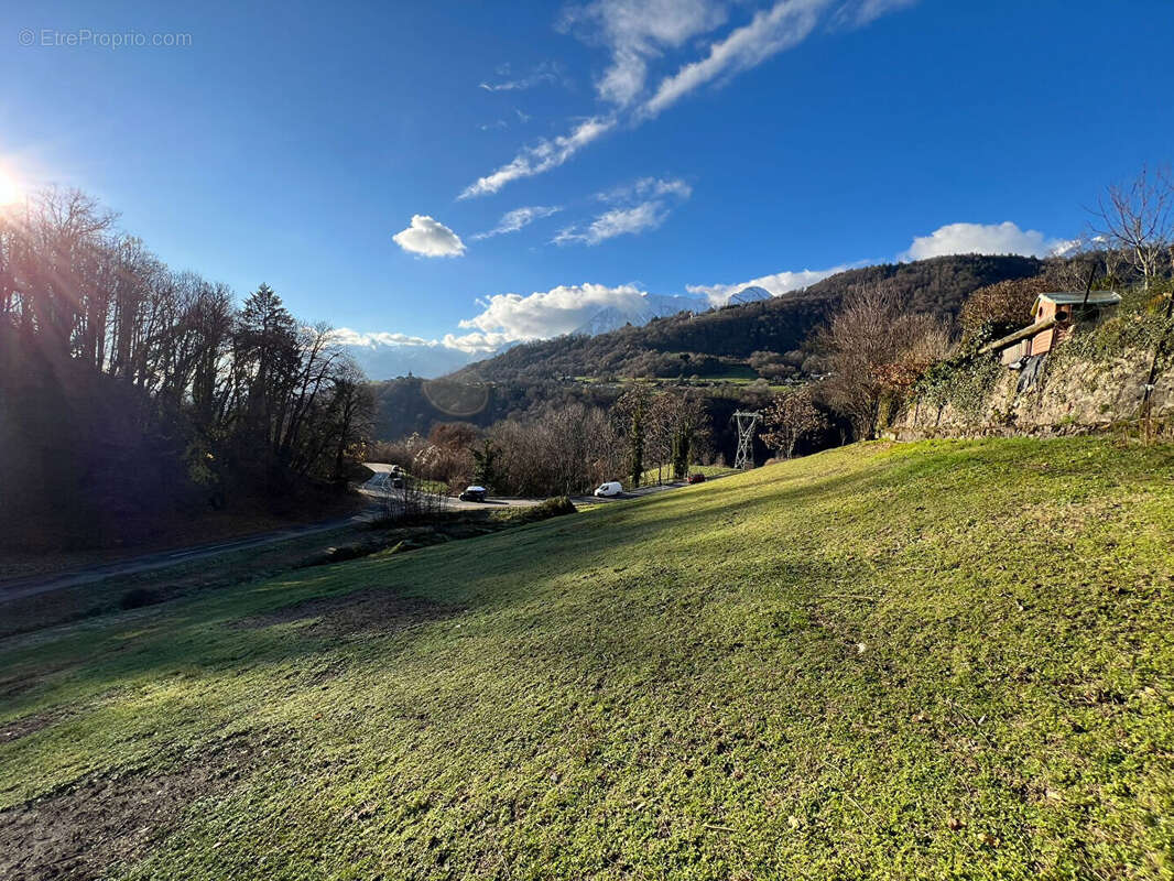 Terrain à VENTHON