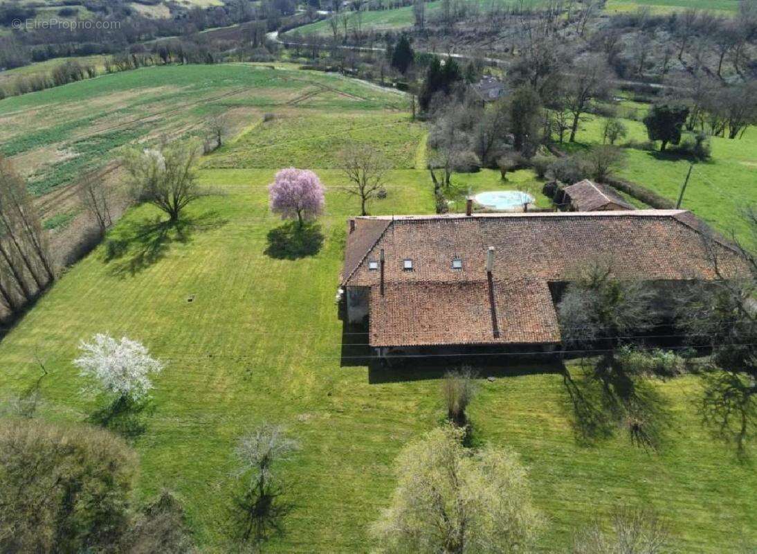 Maison à CHAMPAGNE-MOUTON
