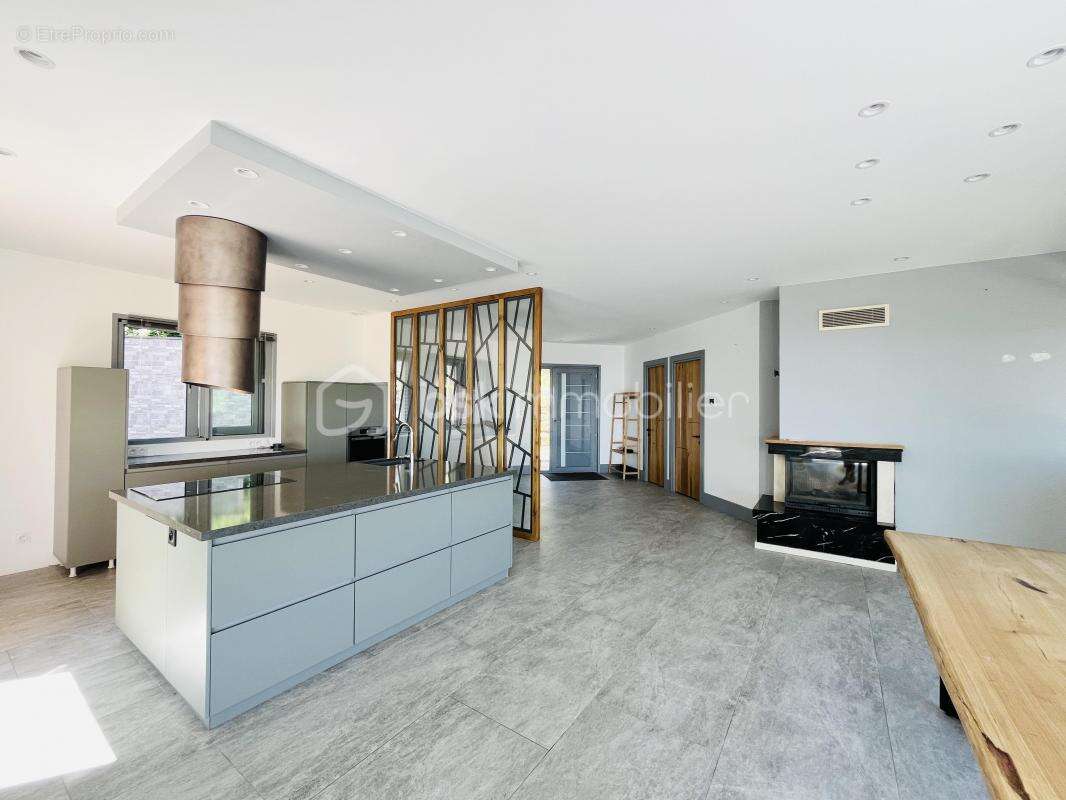 Maison à VILLE-SUR-JARNIOUX