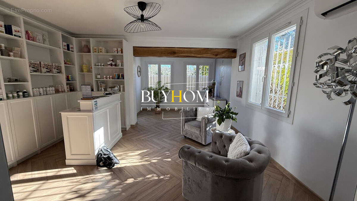 Commerce 74 m² à L'isle-Sur-La-Sorgue  - photo 2