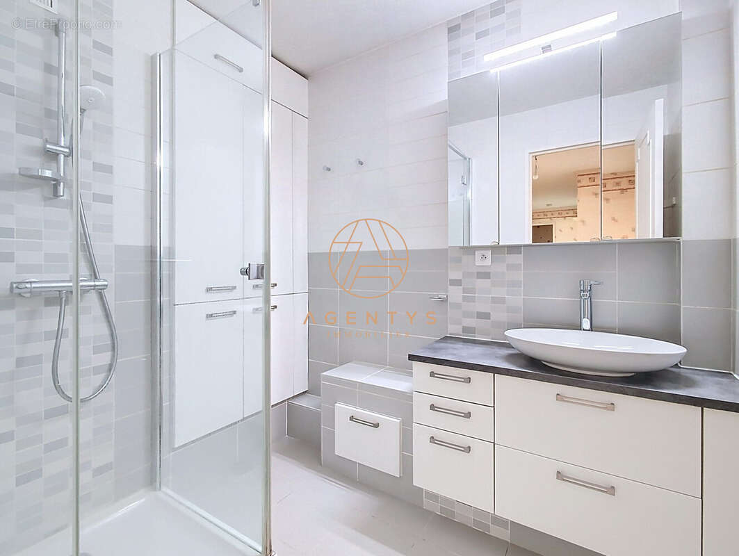 Appartement à SAINT-MAUR-DES-FOSSES