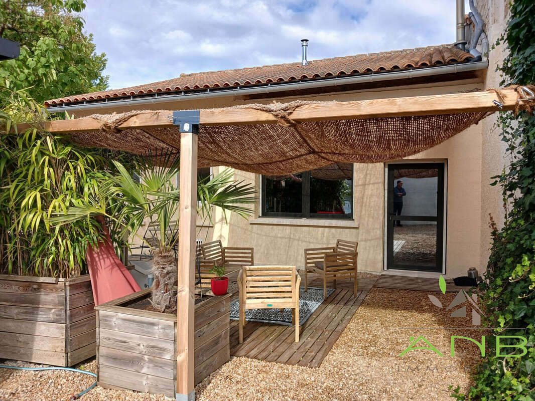 Maison 202 m² à L'isle-D'espagnac  - photo 8
