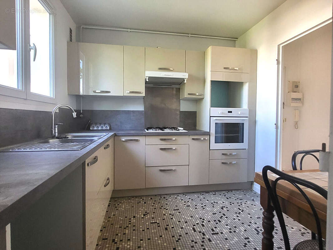 Appartement à LES CLAYES-SOUS-BOIS