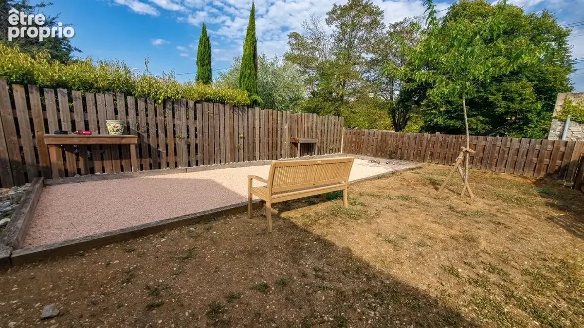 – Maison récente À Vendre avec piscine, photovoltaïque et terrain plat de 1 040 m² - photo 13