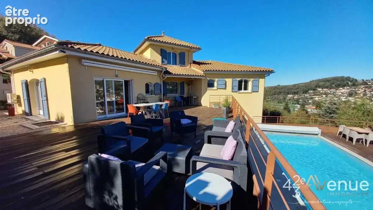 Maison 7 pièces 214 m² à vendre à Saint-Priest-En-Jarez (42270) - photo 2
