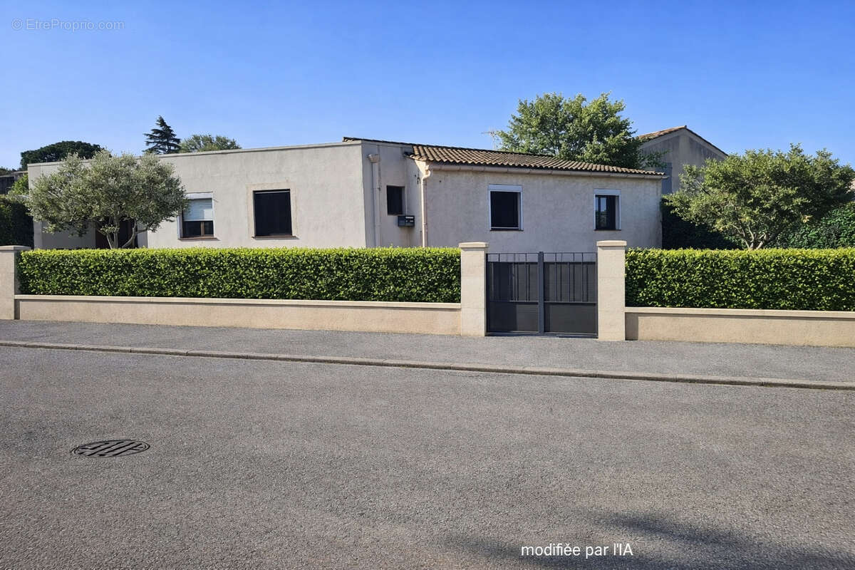 Maison à LA ROQUE-D'ANTHERON