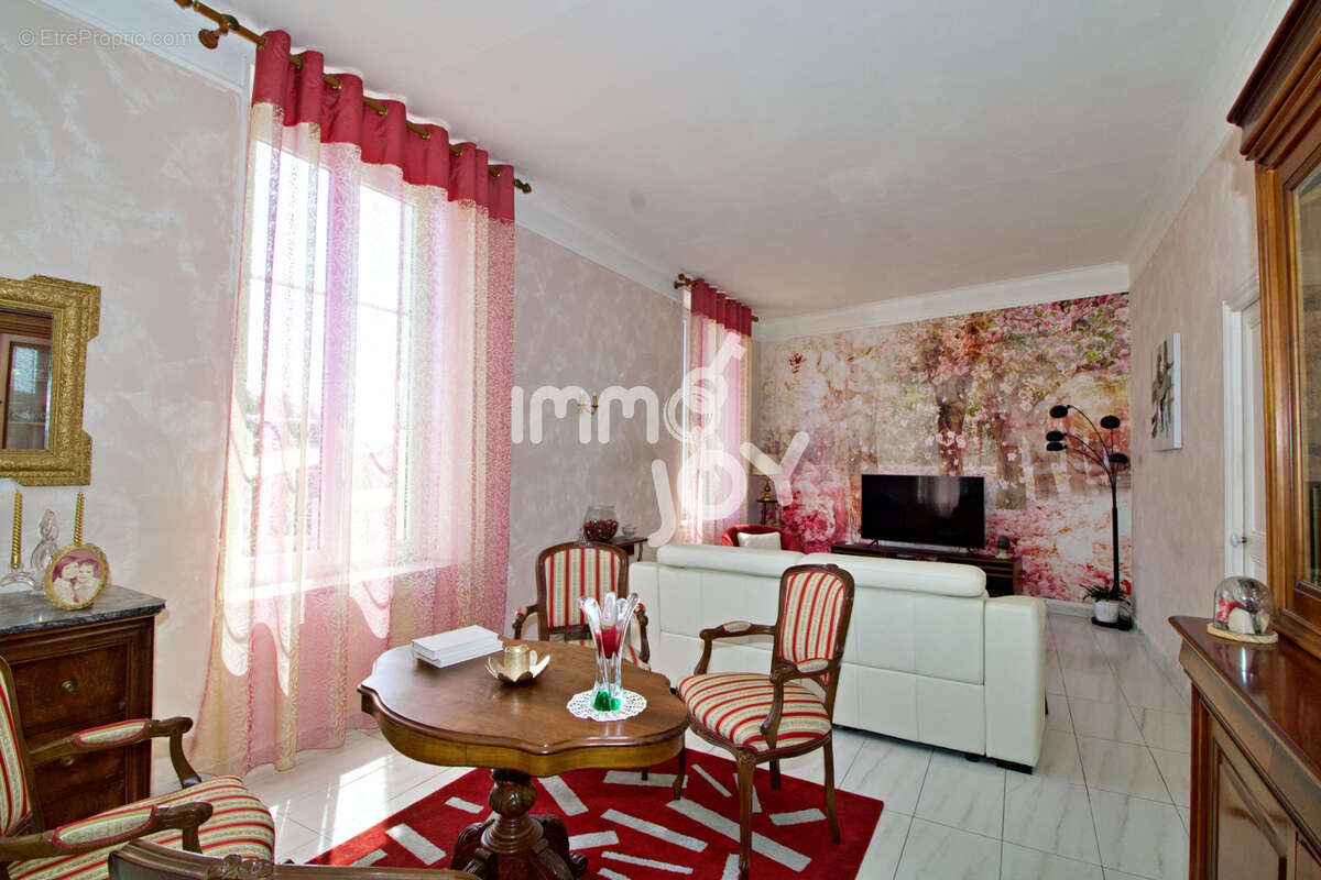 Maison à OUVEILLAN