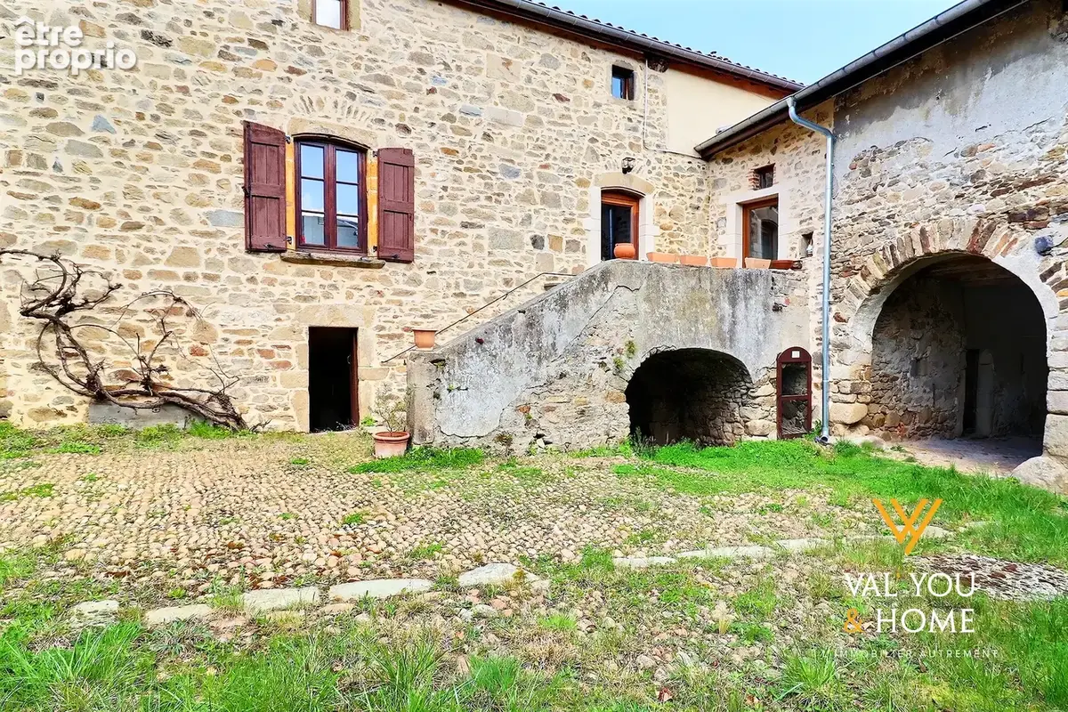 Chassagny - Charmante Maison de Caractère - Ancien Corps de Ferme, Calme et Nature à 5 min de Mornant et des a - photo 6