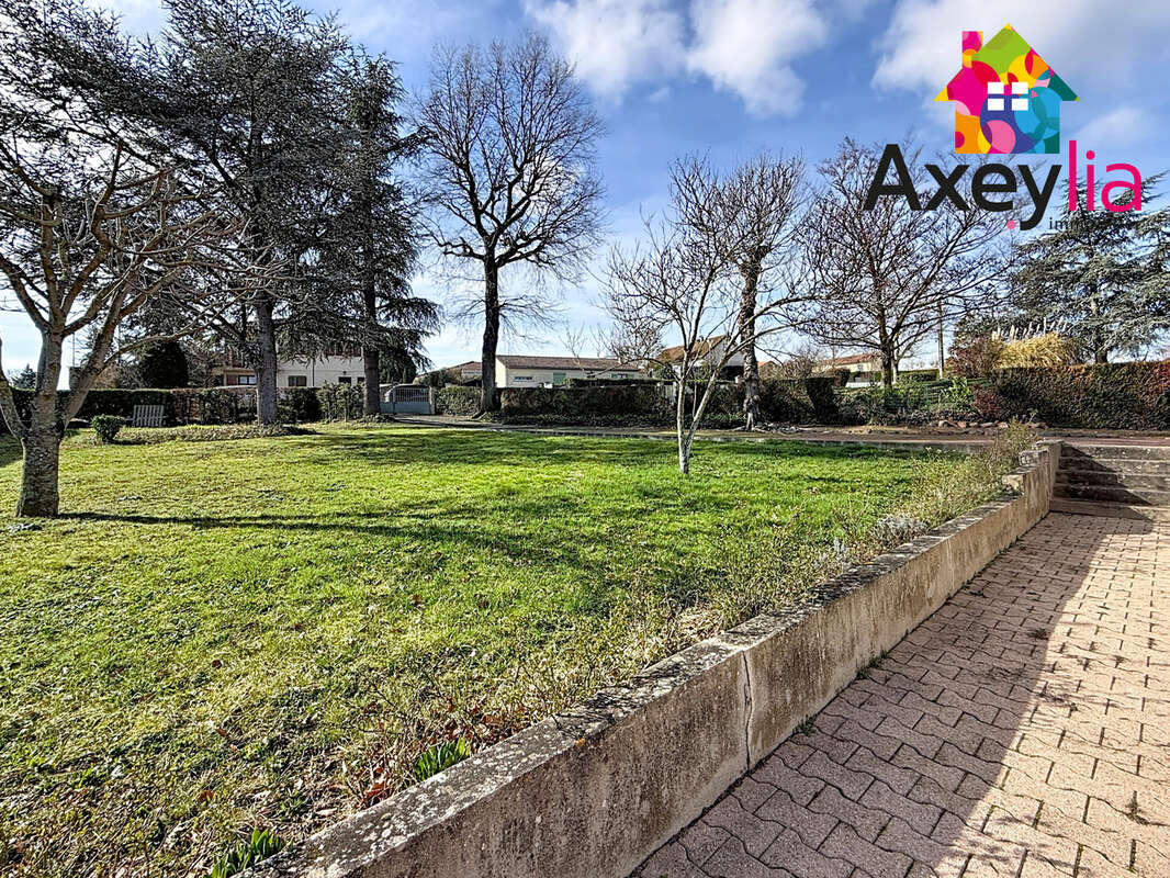 Maison à COMMELLE-VERNAY