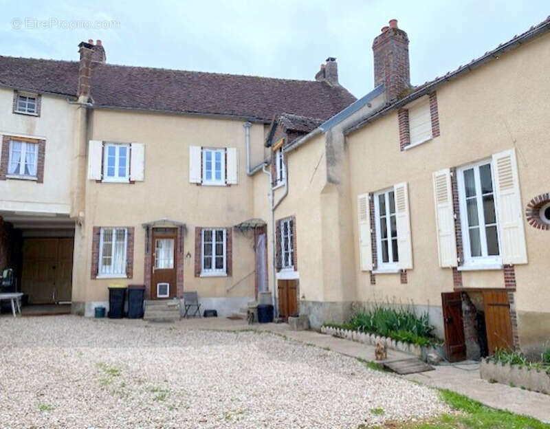 Maison à BUSSY-EN-OTHE