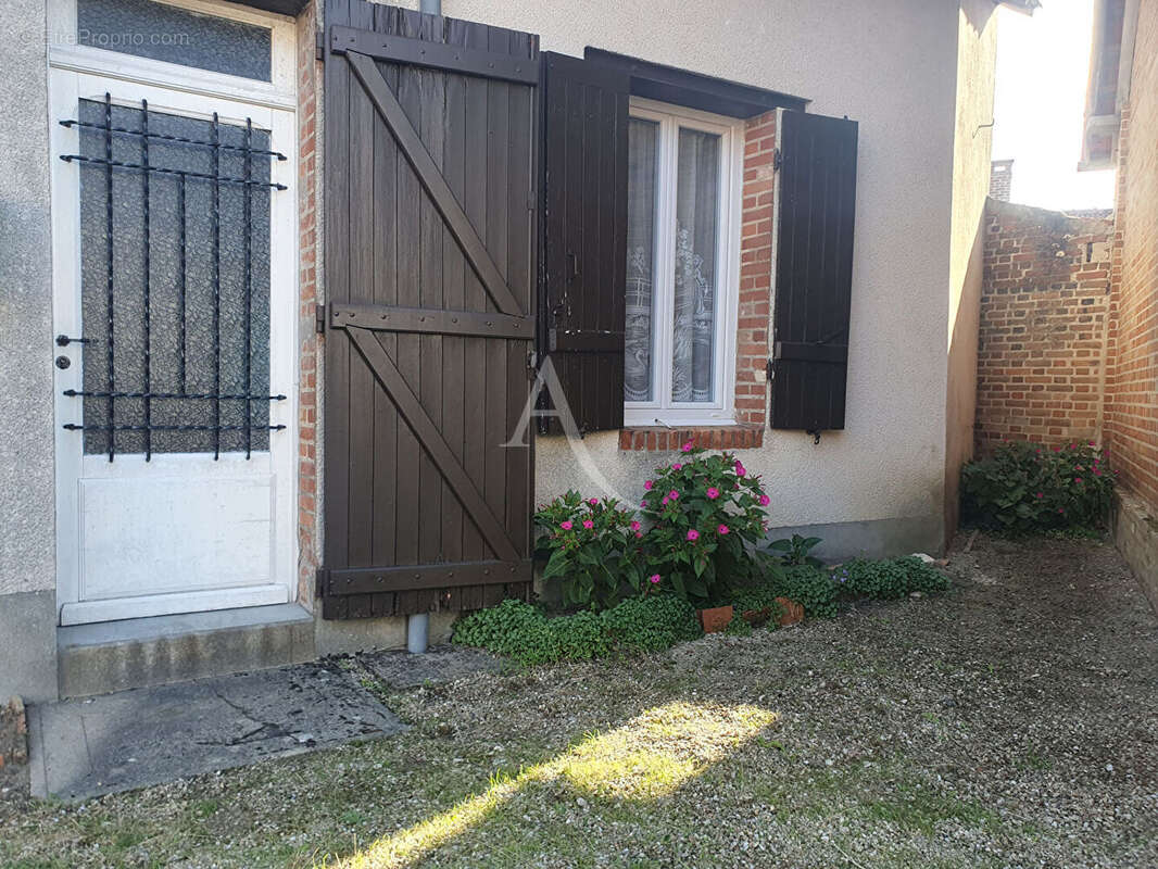 Maison à YVOY-LE-MARRON