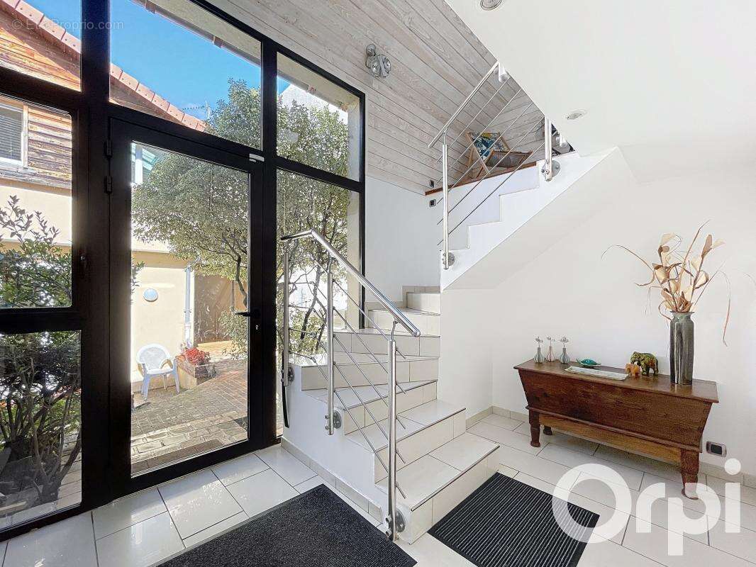 Maison à SAULX-LES-CHARTREUX