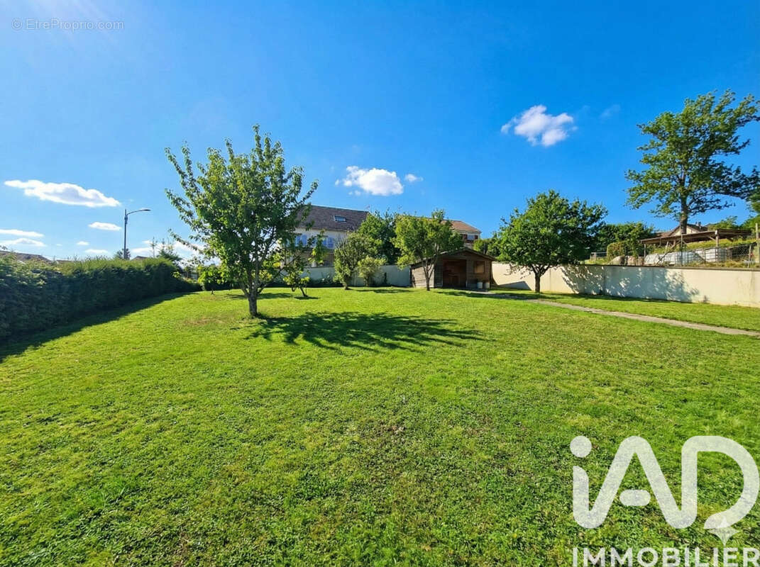 Photo 3 - Terrain à LINAS