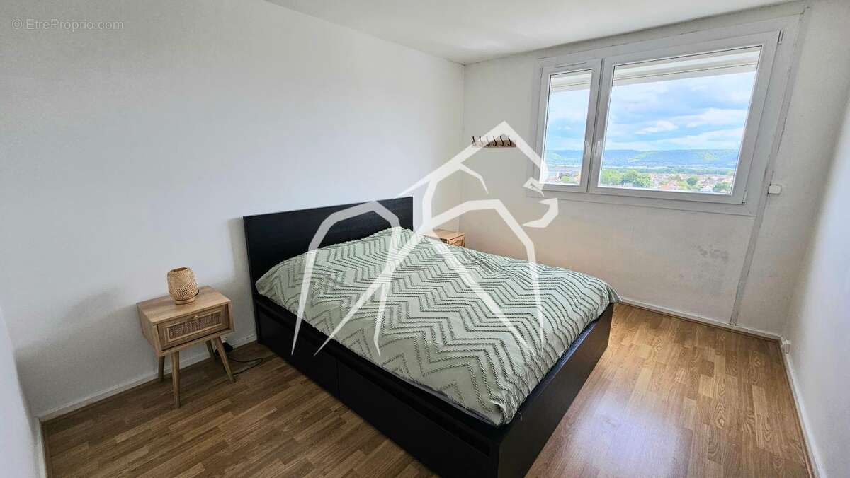 Appartement à SAINT-ETIENNE-DU-ROUVRAY