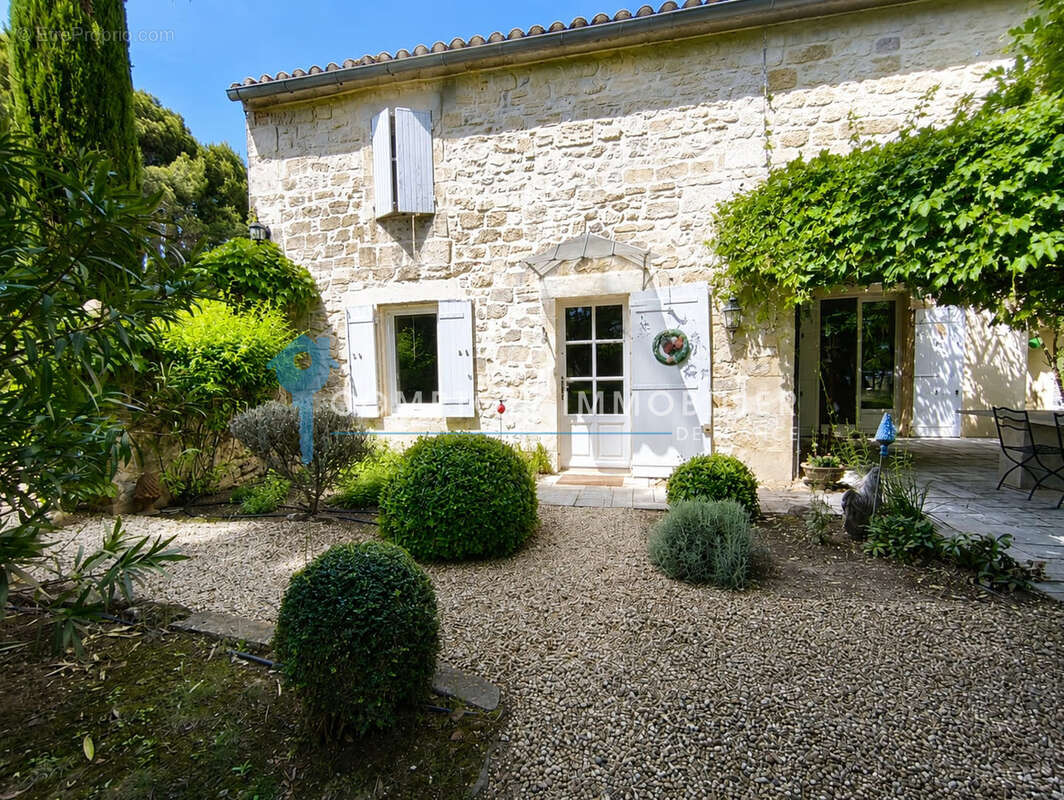 Maison à FONTVIEILLE