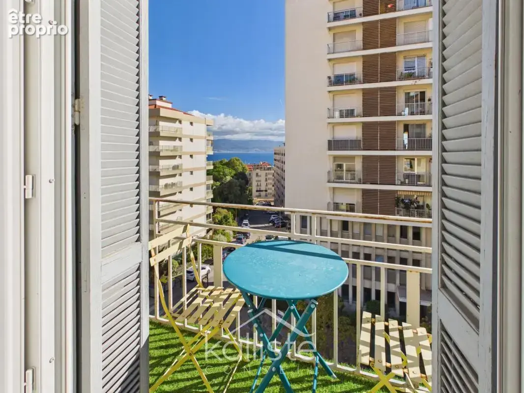 Ajaccio - cours général-leclerc - duplex à rénover avec vue mer et balcon - photo 7