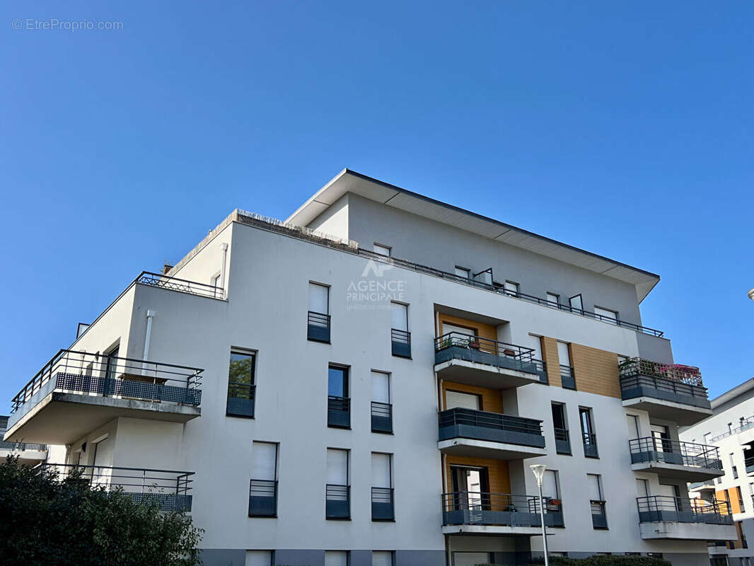 Studio à vendre à Saint-Ouen-l'Aumône - Dernier étage avec terrasse - photo 2
