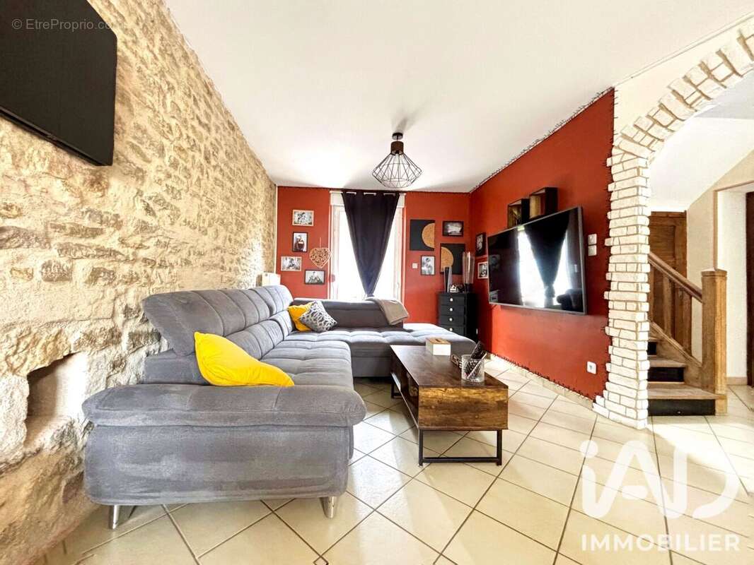 Maison 220 m² à Xousse  - photo 3