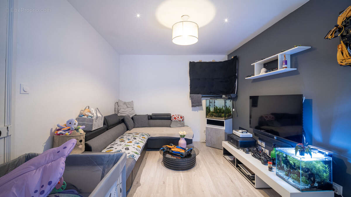 Maison à MONTELIMAR