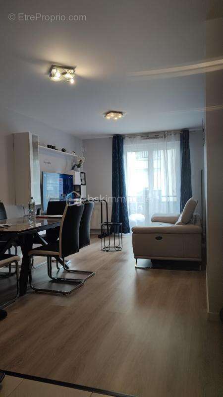 Appartement à VAUJOURS
