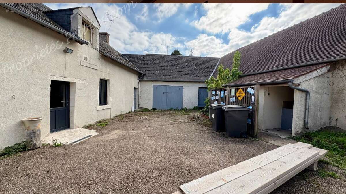 Maison à LES MONTILS