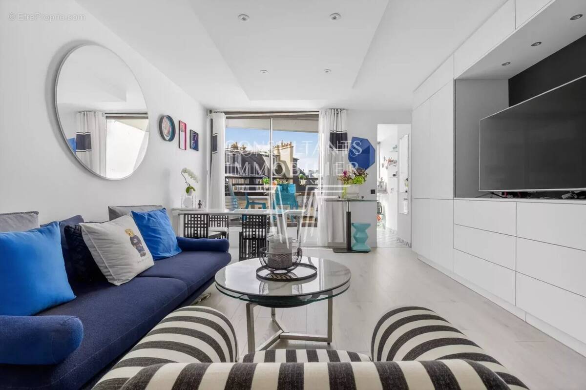 Appartement à PARIS-16E