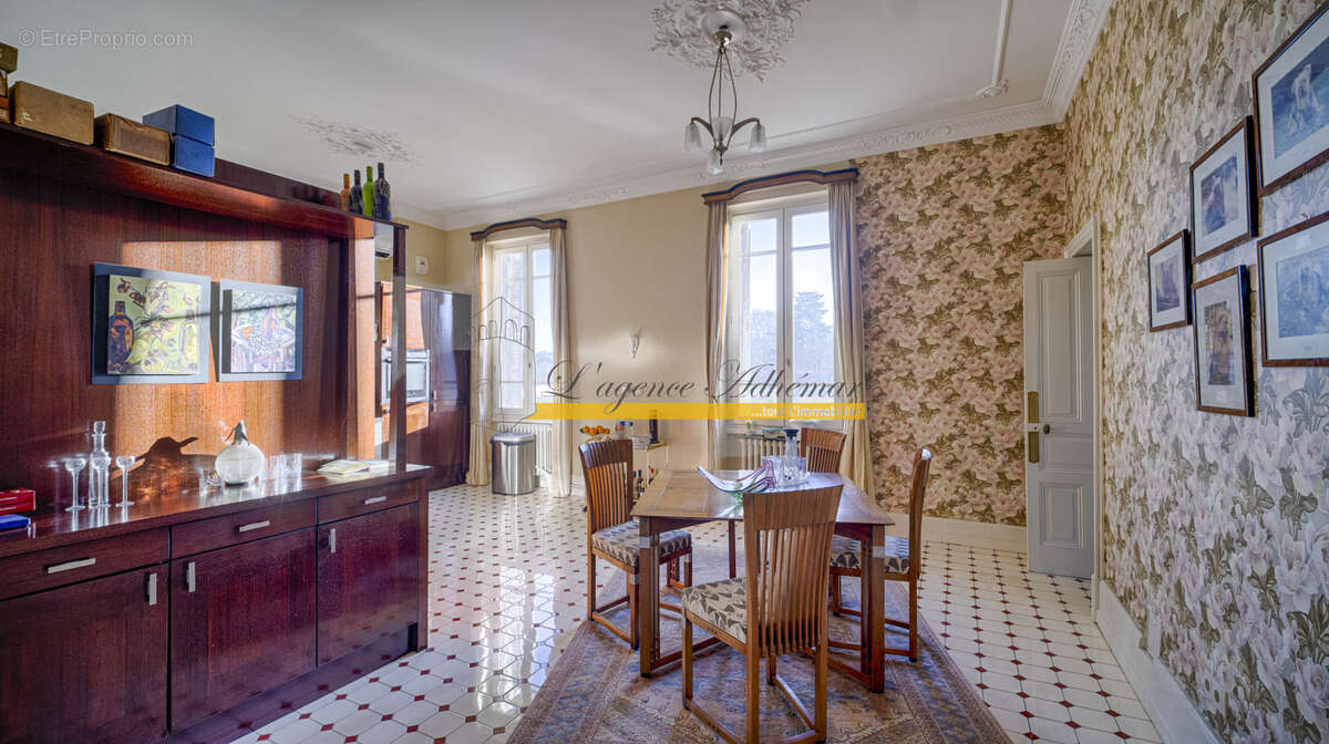 Maison à MONTELIMAR