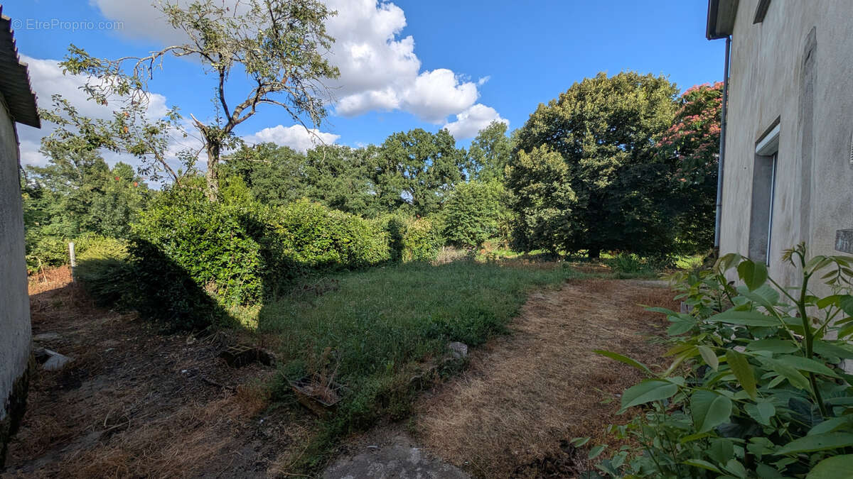 Maison à LES LANDES-GENUSSON