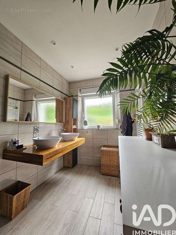 Maison 101 m² à Cons-La-Grandville  - photo 9