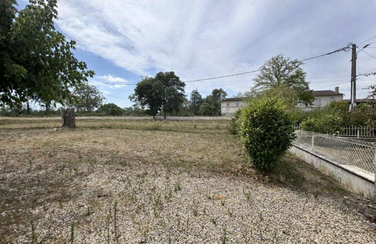 A 7 kms de Saint-André de Cubzac ,au calme à La Lande de Fronsac ,découvrez cette maison R+1  en pierre 1900  d'environ 101 m² h - photo 4