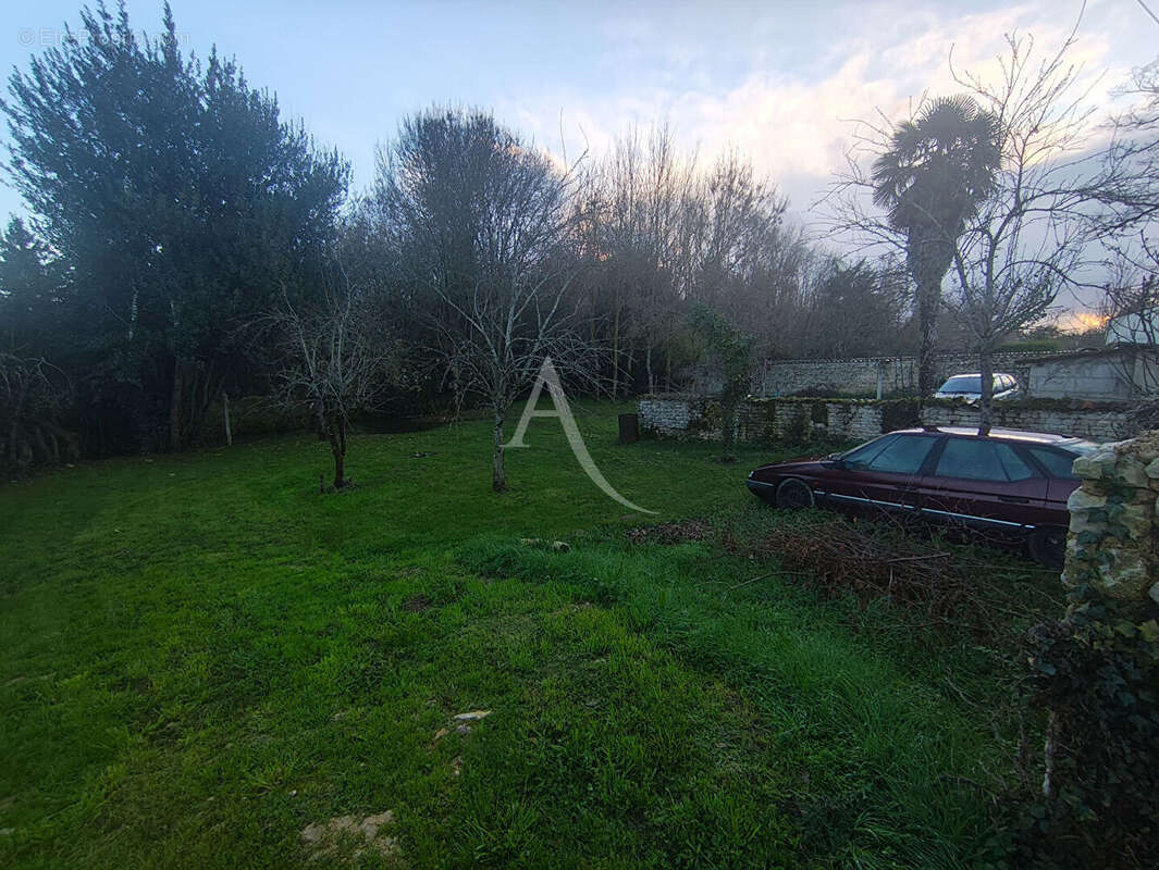 Maison à LOIRE-SUR-NIE